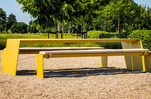 Design outdoor tuinbank goud Beernem West-Vlaanderen