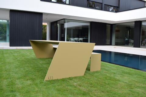 Designtafel voor buiten in Padoek regio Brugge