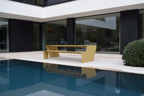 Designtafel voor buiten in Padoek regio Brugge